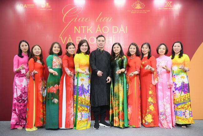 Các NTK chia sẻ về văn hóa áo dài trong ngày giỗ tổ nghề may