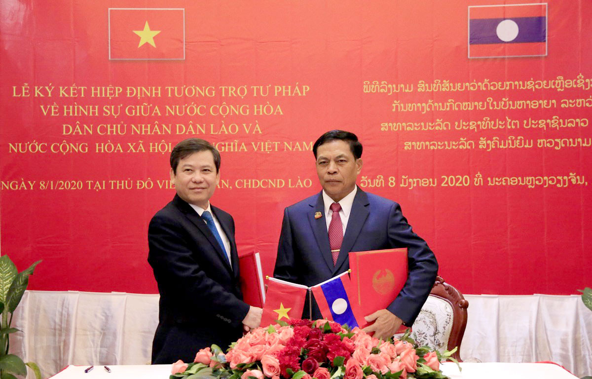 Việt Nam và Lào ký Hiệp định chuyên biệt về tương trợ tư pháp hình sự 