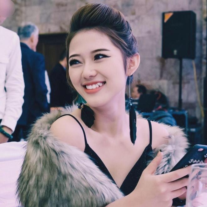 Hoàng Thu Trang cắt tóc 2