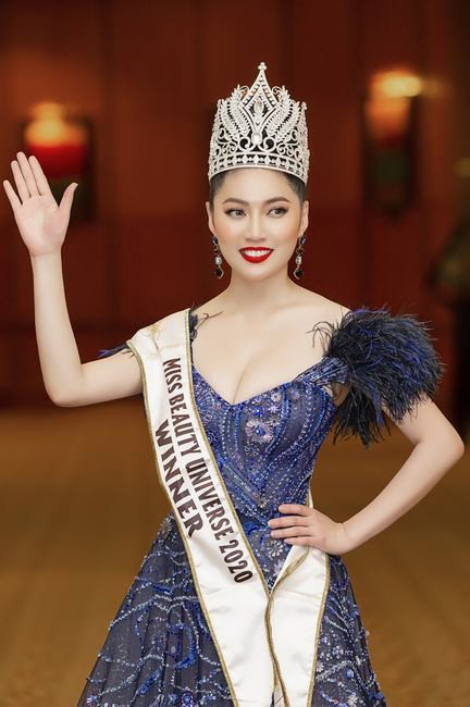 Hoài Thu đăng quang Hoa hậu Sắc đẹp Hoàn vũ 2020 