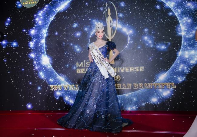 Hoài Thu đăng quang Hoa hậu Sắc đẹp Hoàn vũ 2020 