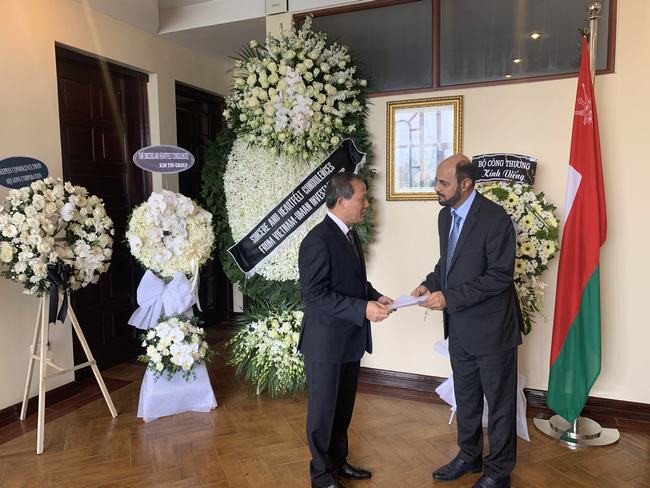 Nhiều đoàn ngoại giao tại Hà Nội đến viếng quốc vương Oman