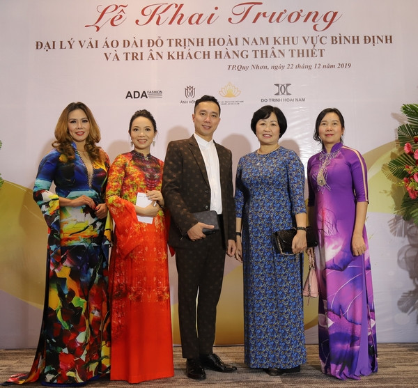 NTK Ánh Hồng và nguồn cảm hứng vô tận với áo dài Việt
