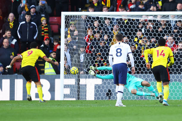 Vòng 23 Ngoại hạng Anh: Chelsea gục ngã, Tottenham chia điểm với Watford