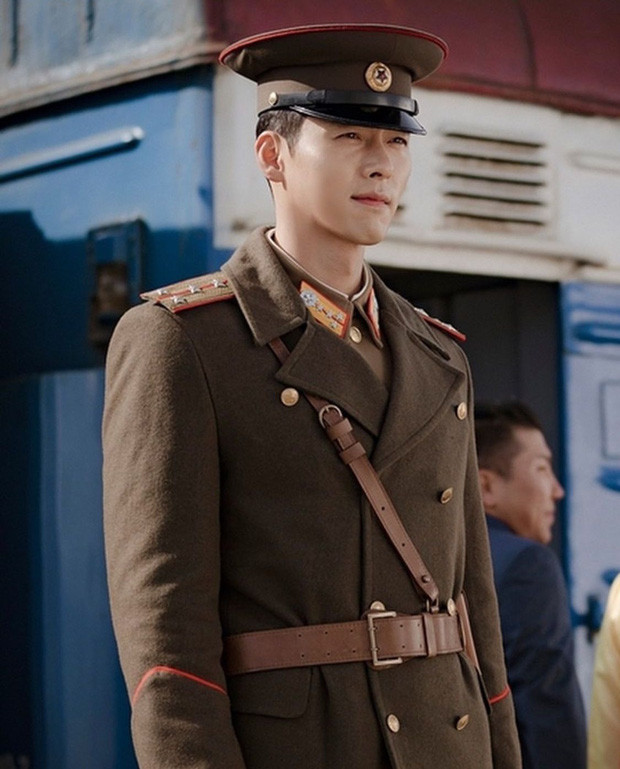 Quân nhân Hyun Bin ngoài đời thực 'ngầu' không kém gì lính Bắc Hàn, phải chăng ekip định cast bằng được anh khi xem loạt ảnh này? 2
