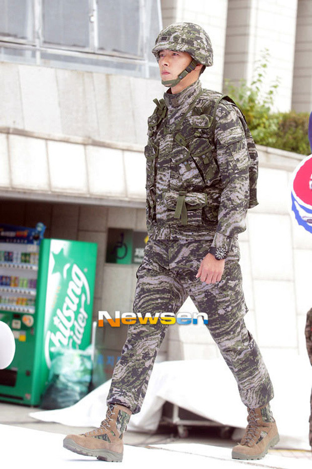 Quân nhân Hyun Bin ngoài đời thực 'ngầu' không kém gì lính Bắc Hàn, phải chăng ekip định cast bằng được anh khi xem loạt ảnh này? 3