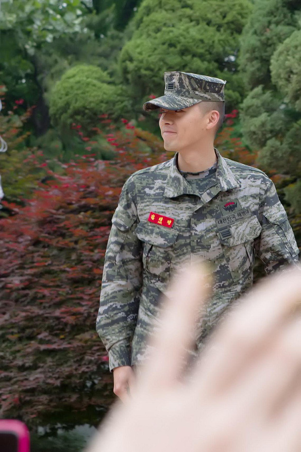 Quân nhân Hyun Bin ngoài đời thực 'ngầu' không kém gì lính Bắc Hàn, phải chăng ekip định cast bằng được anh khi xem loạt ảnh này? 7