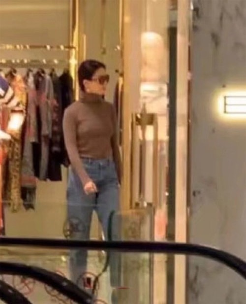 Lưu Diệc Phi mặt mộc ra phố, làn da đáng ngưỡng mộ nhưng vẫn bị chê bai vì quá xuề xoà 4