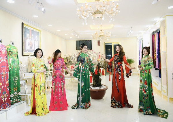 NTK Đỗ Trịnh Hoài Nam khép lại một năm đầy dấu ấn với áo dài Việt