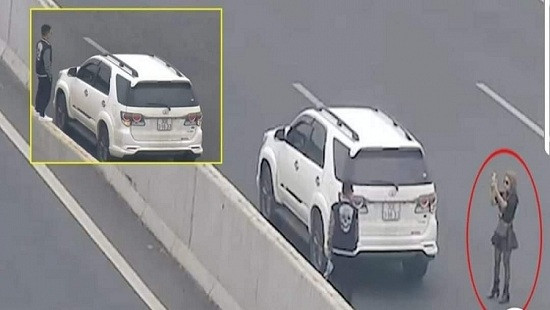 Phạt nặng nữ tài xế ngang nhiên đỗ xe chụp ảnh trên cao tốc 