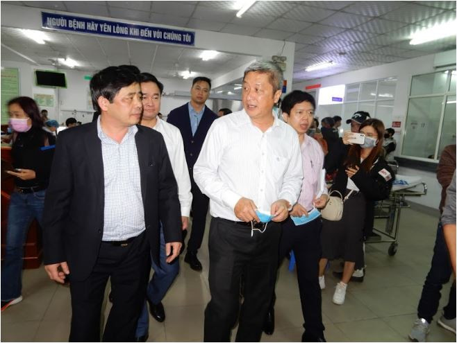 Thứ trưởng Bộ Y tế Nguyễn Trường Sơn kiểm tra công tác phòng chống dịch virus corona tại Đà Nẵng