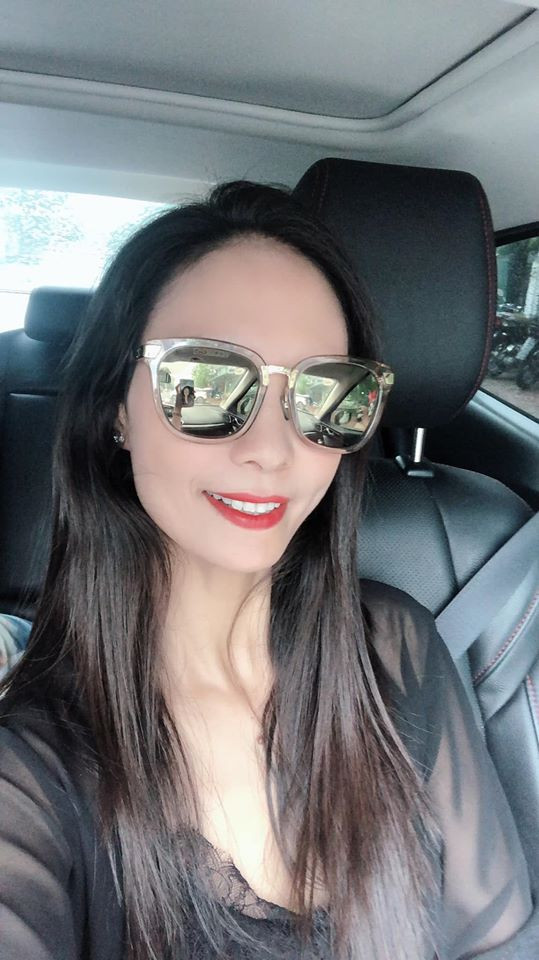 cựu người mẫu Hoàng Hoa 0