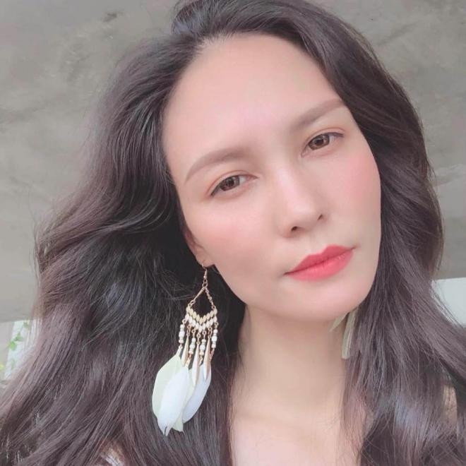 cựu người mẫu Hoàng Hoa 1