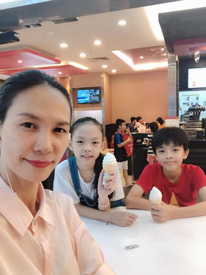 cựu người mẫu Hoàng Hoa 0