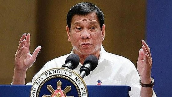 Tổng thống Duterte chỉ trích làn sóng trục xuất người Trung Quốc vì nCoV