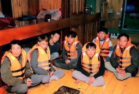 Chìm tàu, 7 ngư dân Thanh Hóa bị rơi xuống biển