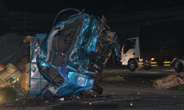 Xe khách đối đầu xe tải, 3 người tử vong