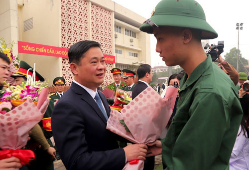 Hơn 3.000 thanh niên Nghệ An nô nức lên đường tòng quân