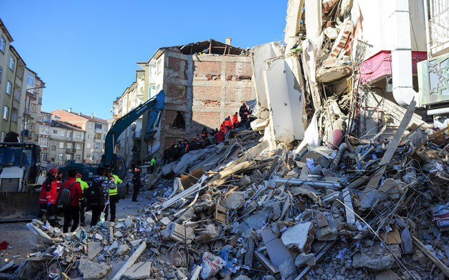 Động đất ở Thổ Nhĩ Kỳ: 29 người chết và bị thương, 1.066 nhà bị sập