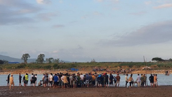 Tìm thấy 6 thi thể nạn nhân vụ lật thuyền trên sông Vu Gia