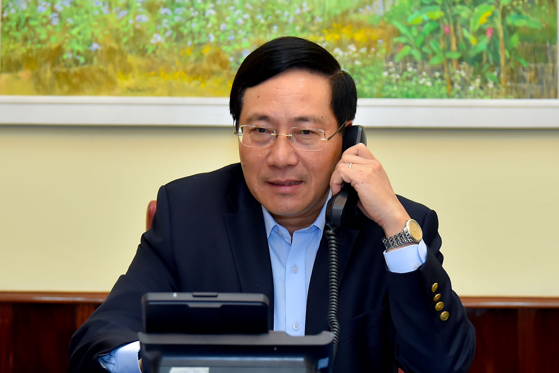 Phó Thủ tướng Phạm Bình Minh điện đàm với Ngoại trưởng Hàn Quốc về việc tạm dừng miễn thị thực