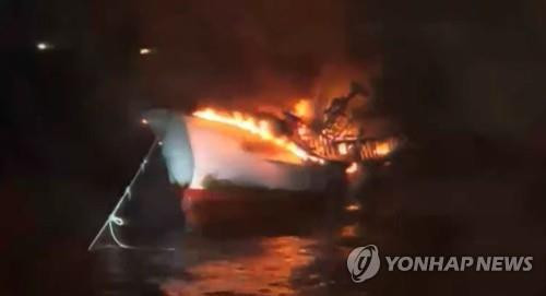 Cháy tàu cá ngoài khơi đảo Jeju, Hàn Quốc: 5 người Việt mất tích