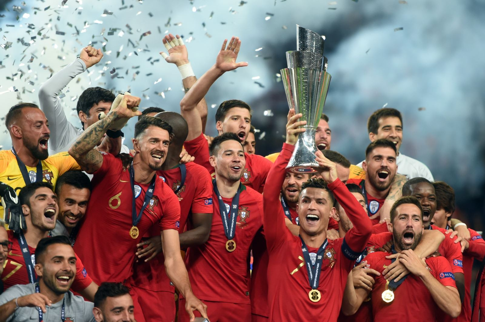 UEFA tổ chức họp khẩn về lịch trình của EURO 2020 vì Covid-19
