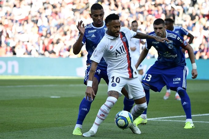 Ligue 1 hoãn trận Strasbourg và PSG vì virus Corona