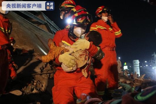 Sập khách sạn ở Trung Quốc: 49 người được giải cứu, 10 người tử vong