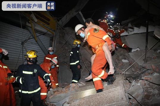 Sập khách sạn ở Trung Quốc: 49 người được giải cứu, 10 người tử vong
