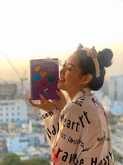 Hoa hậu Khánh Vân ủng hộ cộng đồng LGBT thông qua Vlog đầu tiên