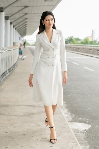 Vũ Hương Giang tặng khẩu trang cho Hoa hậu Siêu quốc gia