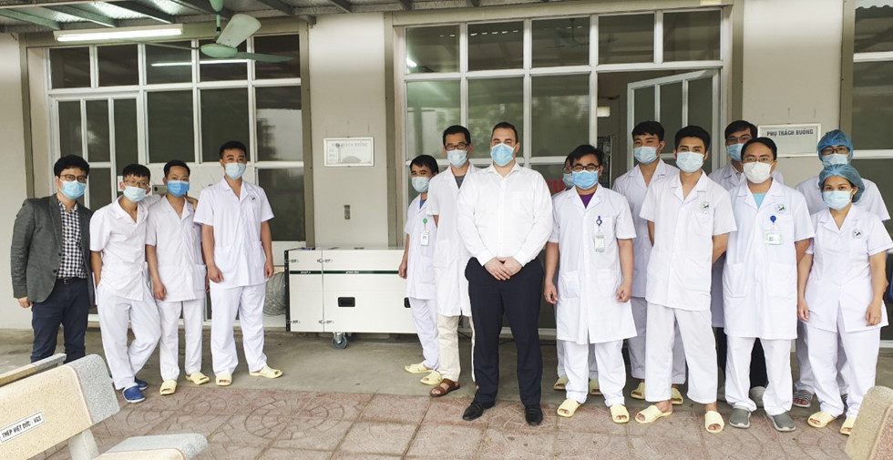 Hà Anh Tuấn cùng hai người bạn tài trợ ba phòng cách ly áp lực âm để phòng chống dịch Covid-19