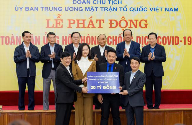 Hoa hậu Mai Phương Thuý trao 20 tỷ đồng giúp phòng chống dịch Covid-19