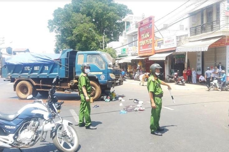 Xe ben tông xe máy, 2 phụ nữ thương vong