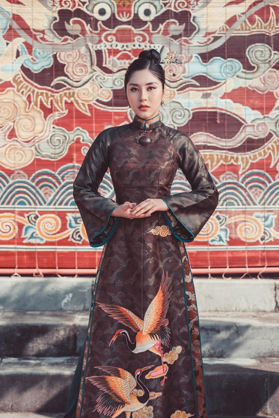 Hoa hậu Tô Diệp Hà duyên dáng trong bộ ảnh áo dài
