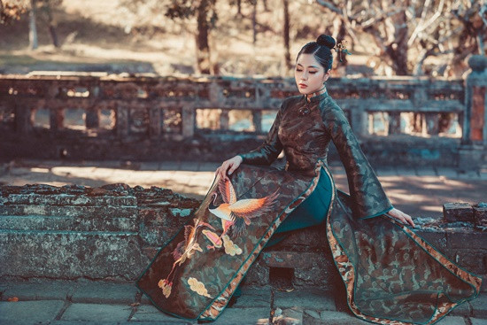 Hoa hậu Tô Diệp Hà duyên dáng trong bộ ảnh áo dài