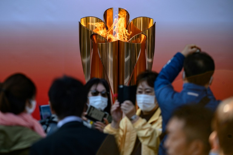 Nhật Bản: Hàng ngàn người đổ về xem ngọn lửa Olympic bất chấp nỗi sợ Covid-19