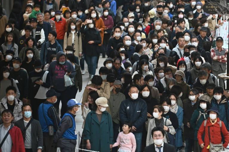 Nhật Bản: Hàng ngàn người đổ về xem ngọn lửa Olympic bất chấp nỗi sợ Covid-19