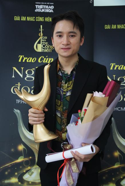 Hoàng Thùy Linh thắng vang dội giải âm nhạc cống hiến