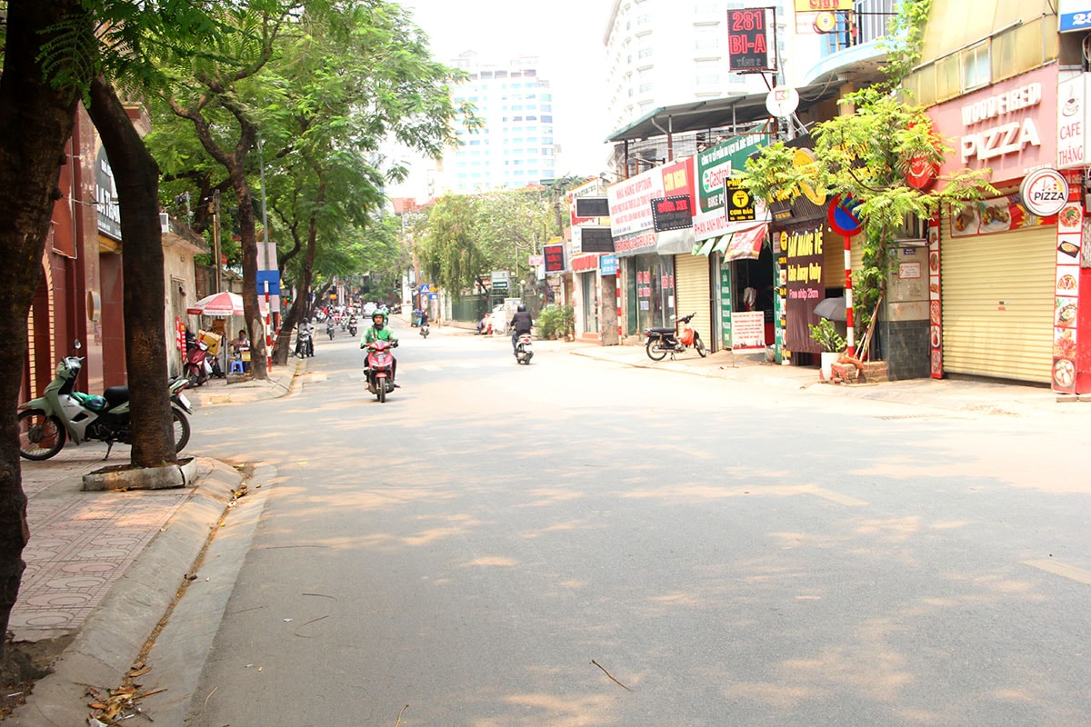 Hàng quán đóng cửa tạm dừng hoạt động sau chỉ đạo của Thủ tướng để phòng dịch Covid-19