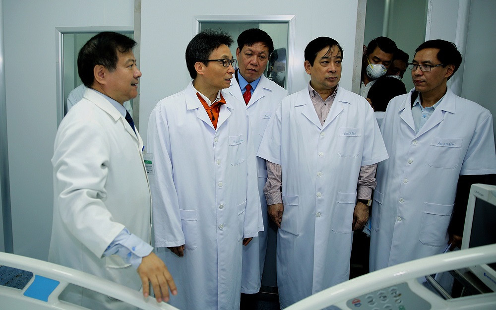 chung-tay-chong-dich-1-w1000-h666.jpg