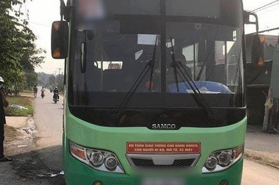 Nữ nhân viên xe buýt ở Sài Gòn bị đâm tử vong