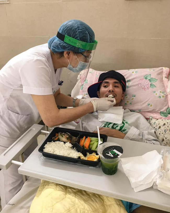 Dịch Covid-19: Những hình ảnh xúc động bên trong Bệnh viện Bạch Mai