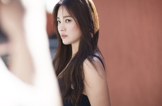 Song Hye Kyo gây bão với body, thần thái ngút ngàn nhưng vẫn mang nét cô độc ở độ U40