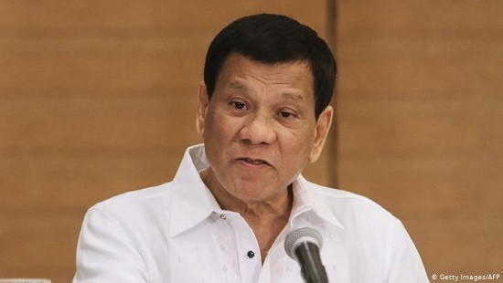 Tổng thống Philippines ra lệnh bắn bất cứ ai chống lại lệnh phong toả phòng Covid-19
