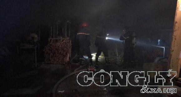 chay-cong-ty-gia-cong-go-binh-duong-3-w700-h378.jpg
