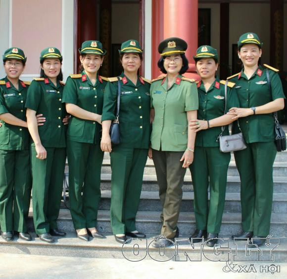 chan-dung-nu-quan-nhan-o-truong-quan-su-quan-doan-4-w1280-h1244.jpg