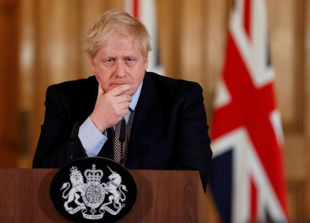 Chính phủ Anh đau đầu với những khó khăn trong khi Thủ tướng nằm viện