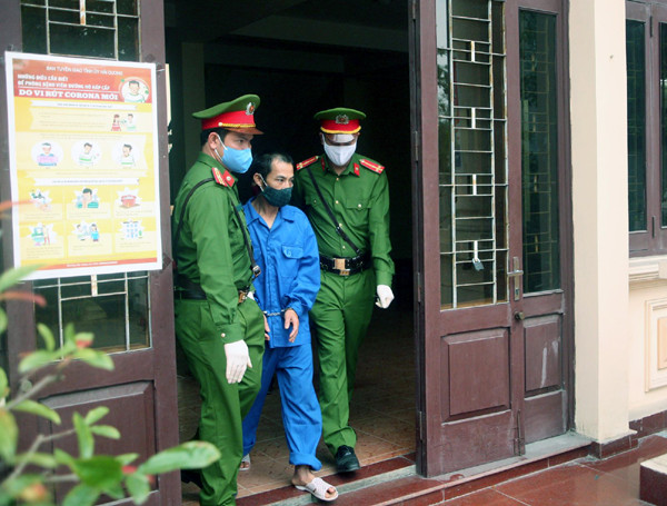 18 tháng tù cho kẻ dọa chém Chủ tịch phường đang đi phòng, chống dịch Covid-19